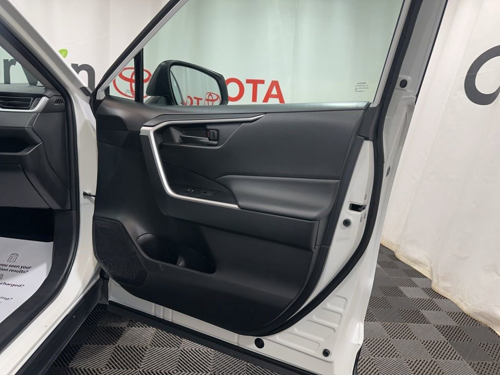 Used 2024 Toyota RAV4 LE image 9