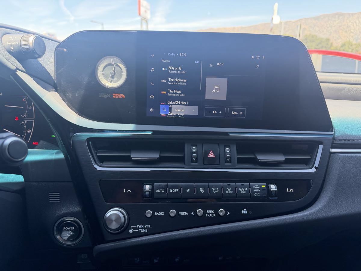 Used 2025 Lexus ES 300h w/ Premium Package FWD image 12