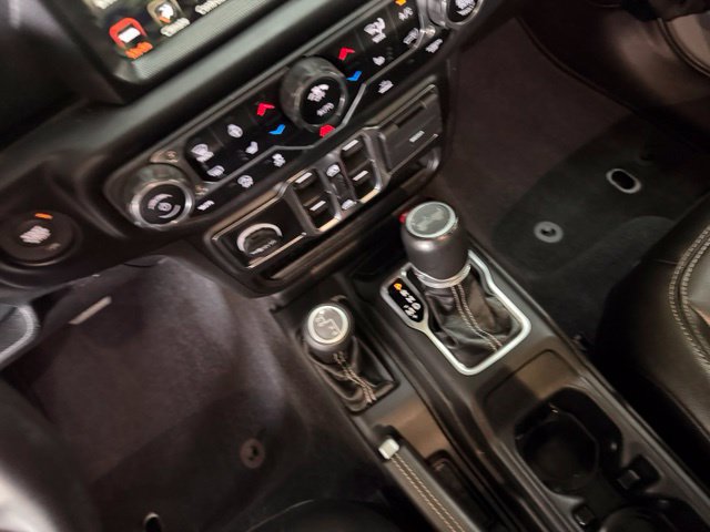 Used 2022 Jeep Wrangler Unlimited Sahara w/ Cold Weather Group AWD/4WD image 29
