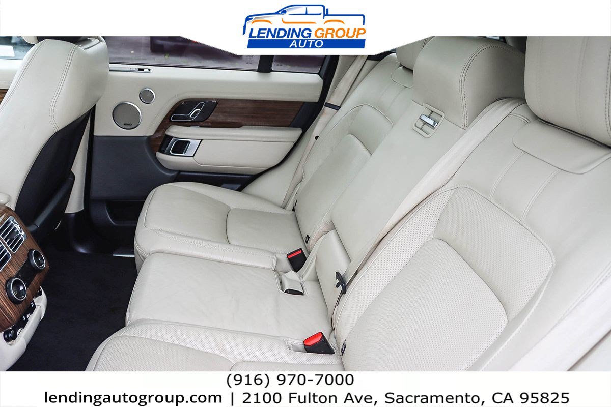 Used 2019 Land Rover Range Rover HSE image 17