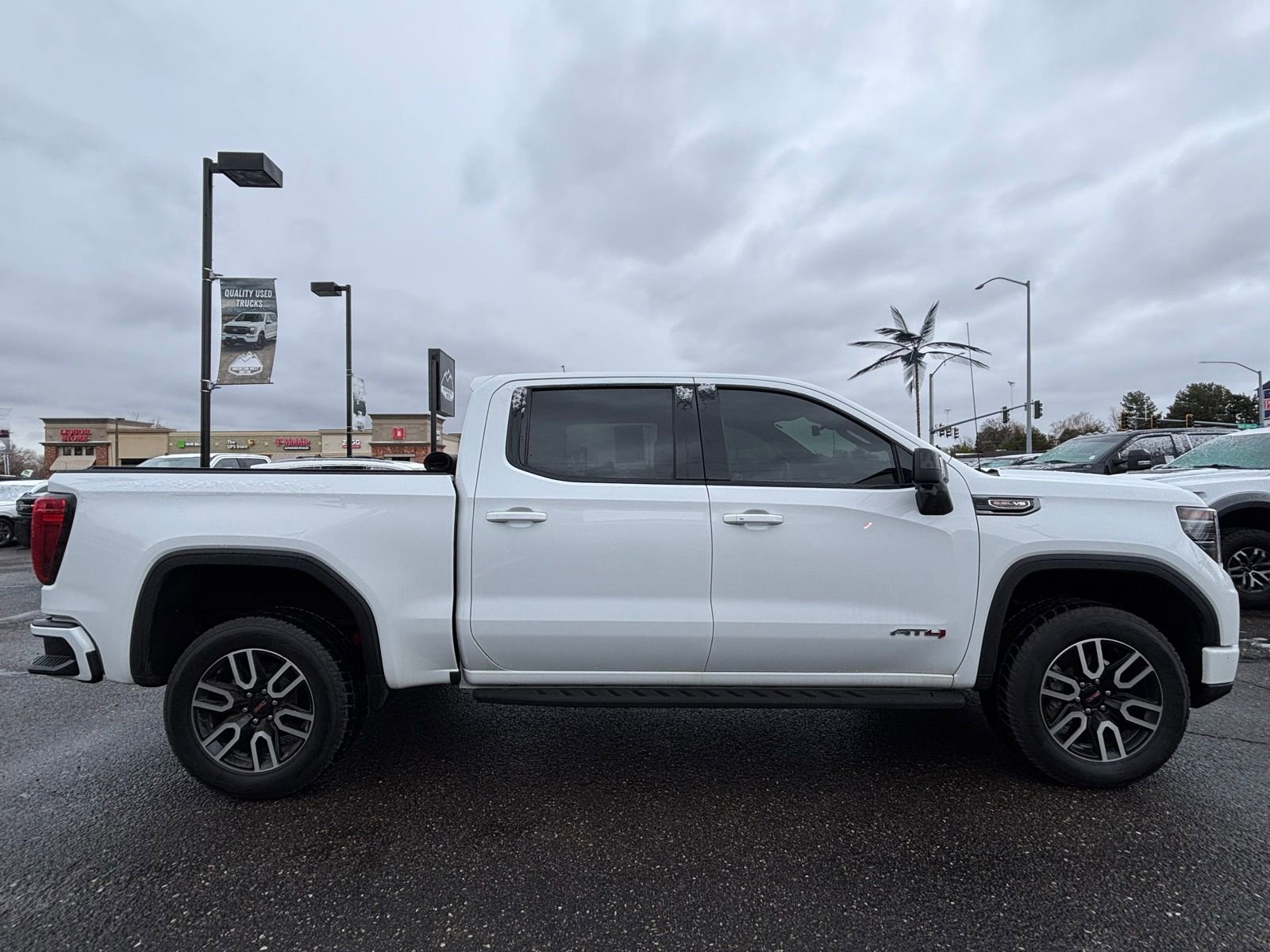 Used 2023 GMC Sierra 1500 AT4 w/ Technology Package image 5