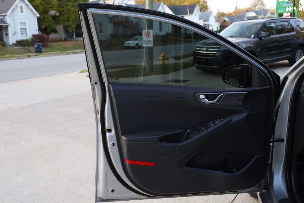 Used 2020 Hyundai Ioniq SEL image 10