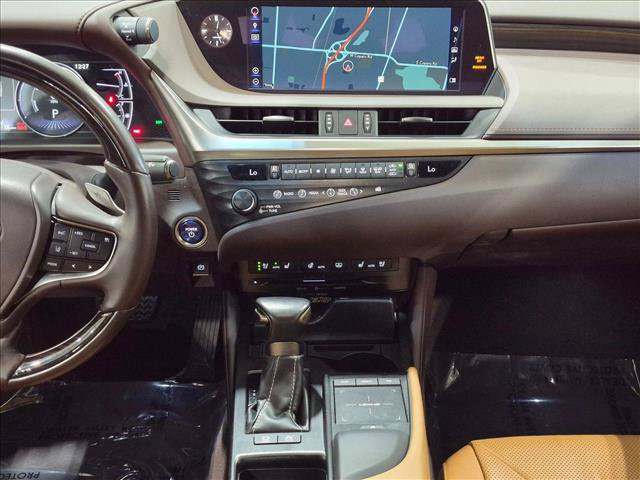Used 2019 Lexus ES 300h w/ Accessory Package 2 FWD image 15