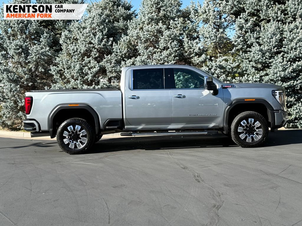 Used 2025 GMC Sierra 3500 Denali image 9