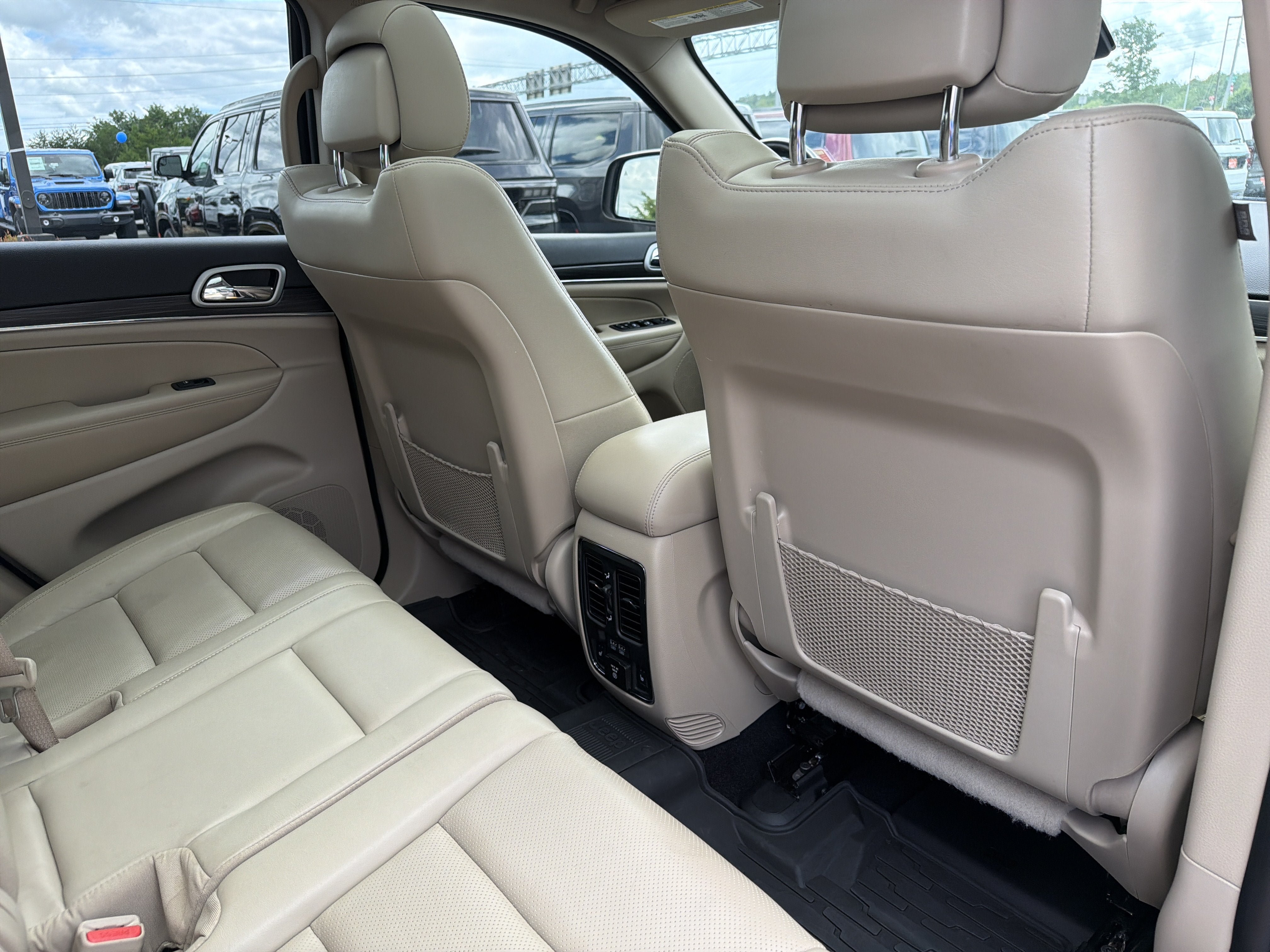Used 2021 Jeep Grand Cherokee Limited w/ Luxury Group II AWD/4WD image 25