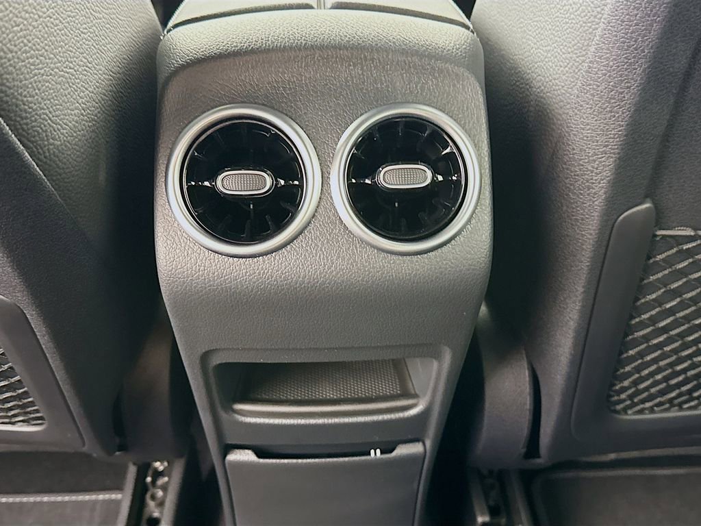 Used 2025 Mercedes-Benz GLB 250 GLB 250 image 23