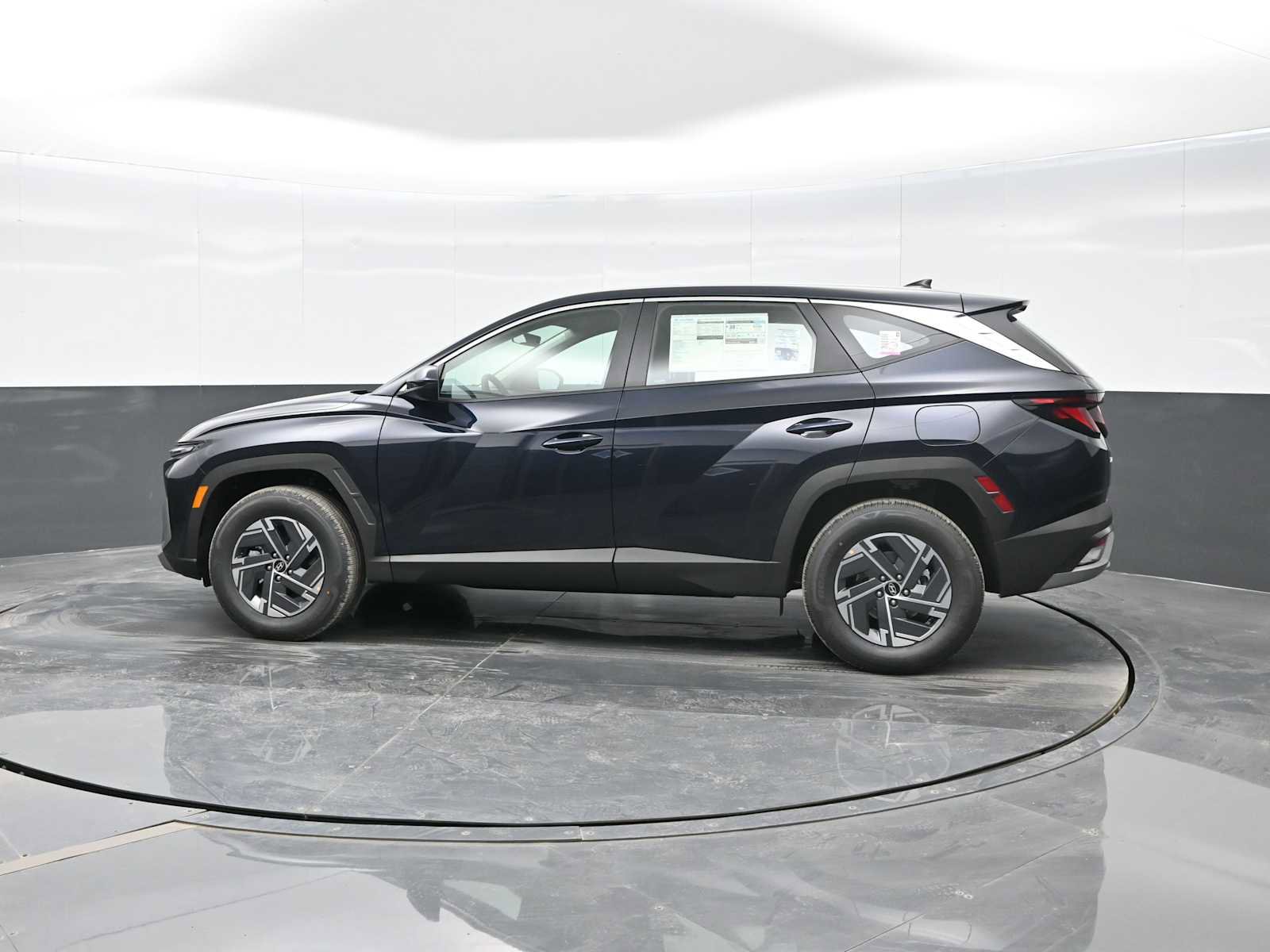 New 2026 Hyundai Tucson Blue SE image 5