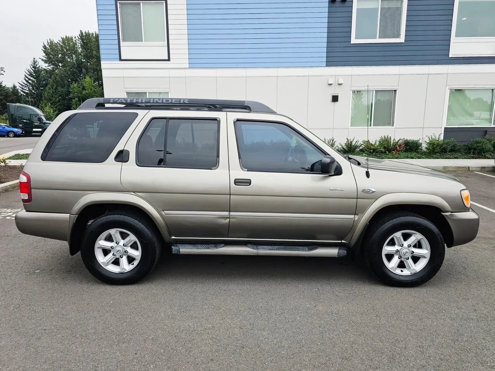 Used 2004 Nissan Pathfinder SE w/ (POP) SE Popular Pkg image 6