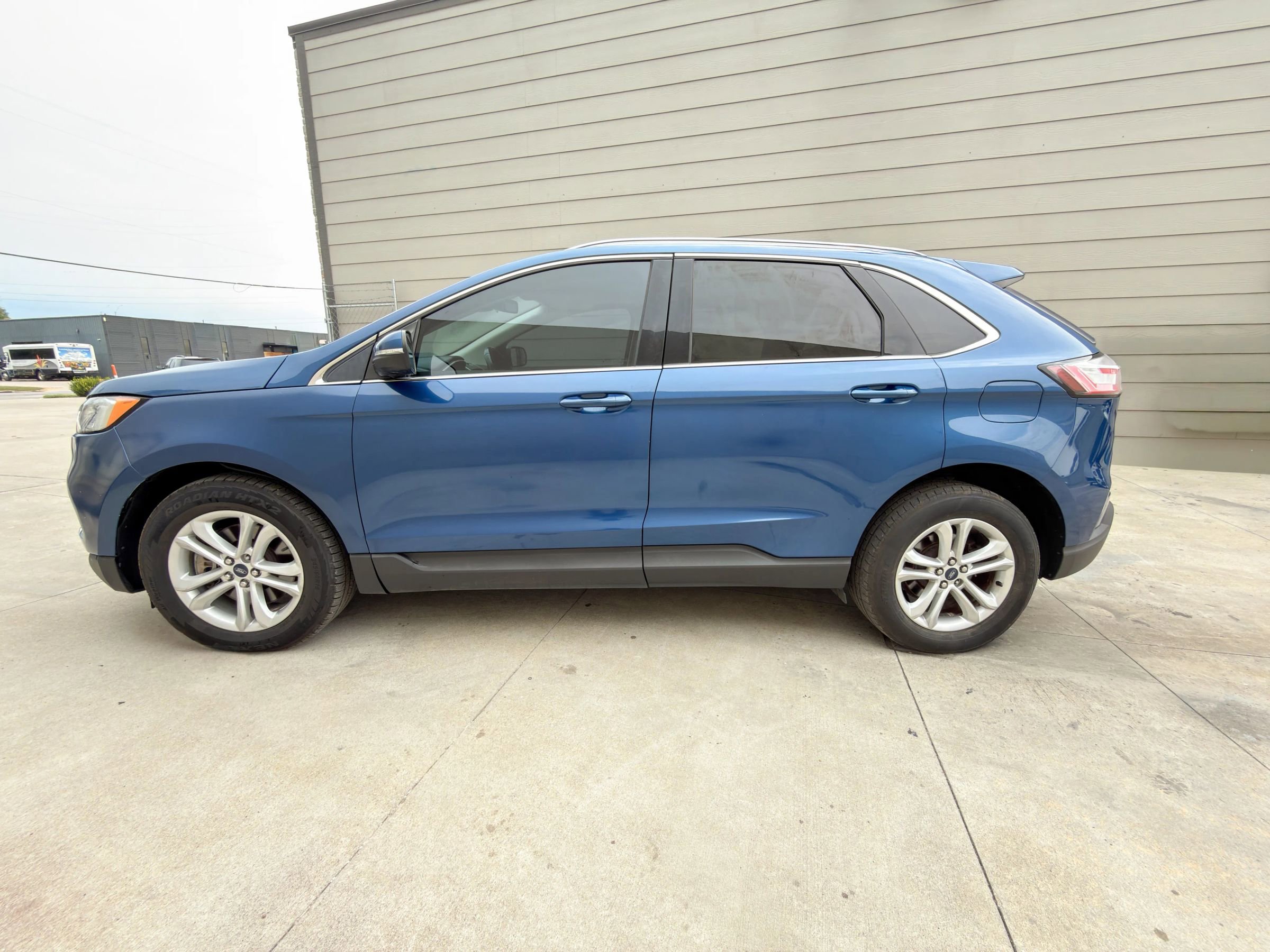 Used 2020 Ford Edge SEL w/ Convenience Package image 4