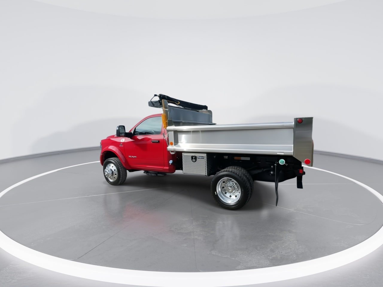 New 2026 RAM 5500 4x4 Regular Cab image 14