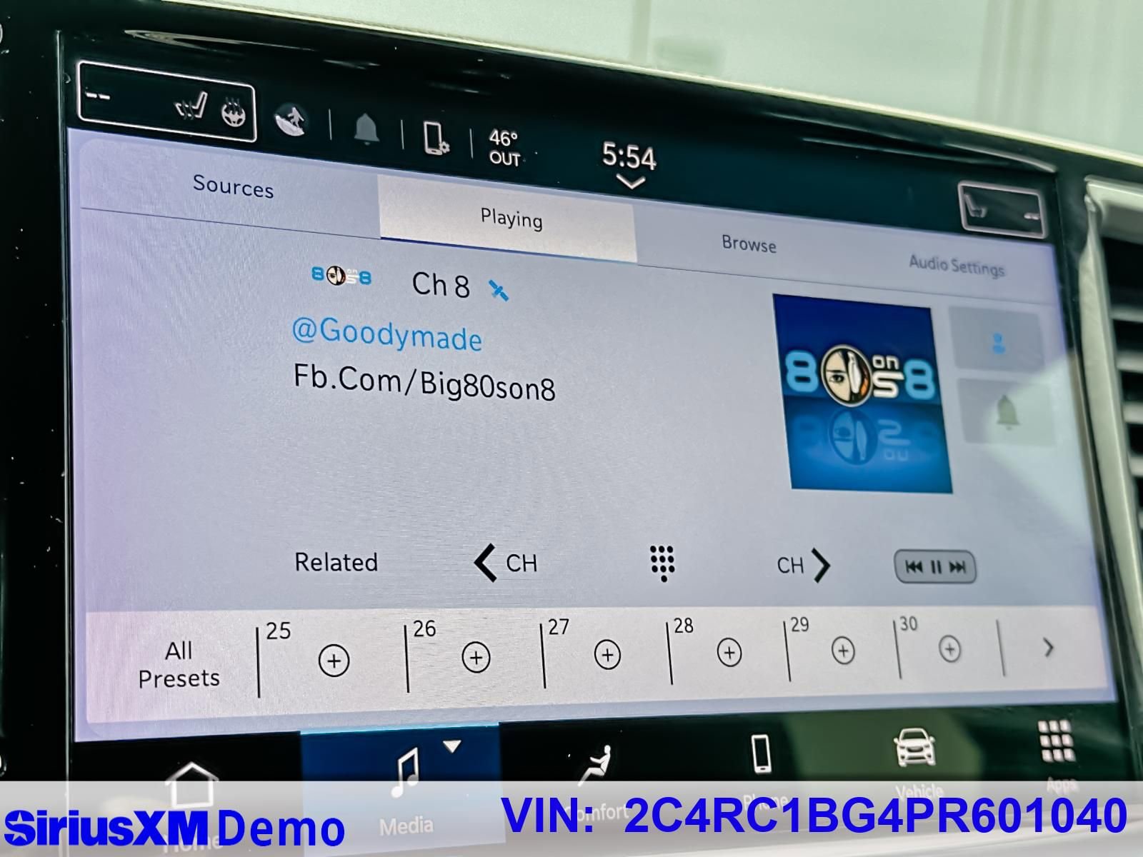 Used 2023 Chrysler Pacifica Touring-L image 29