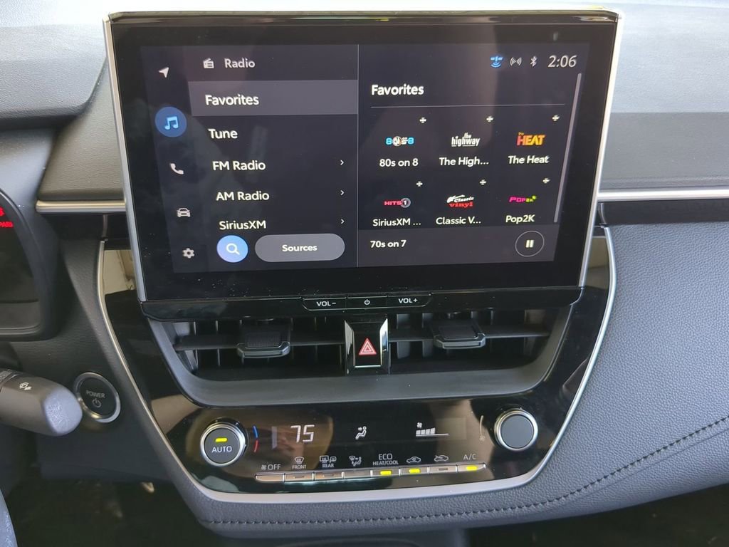 Used 2025 Toyota Corolla SE image 16