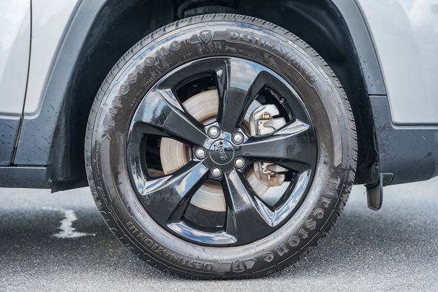 Used 2019 Jeep Cherokee Latitude Plus AWD/4WD image 17