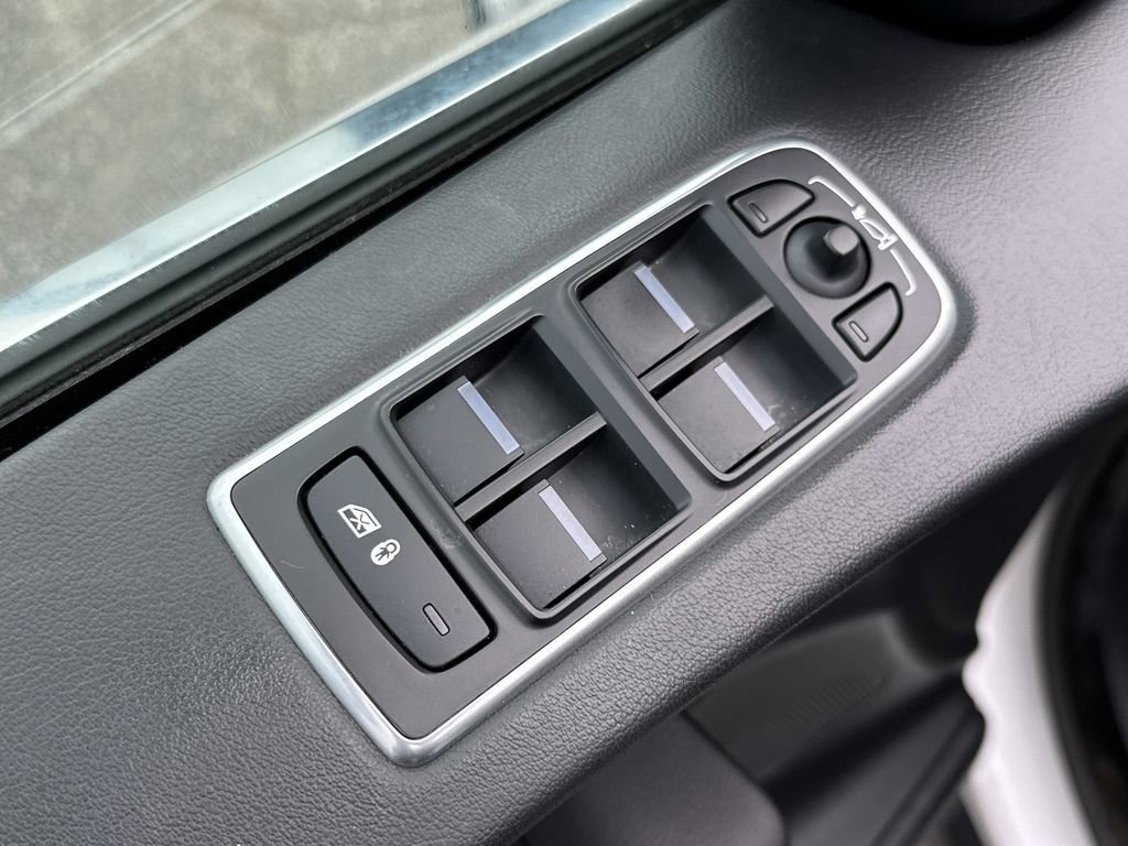 Used 2019 Jaguar F-PACE Prestige image 13