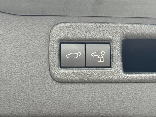 Used 2024 Toyota Venza LE AWD/4WD image 13