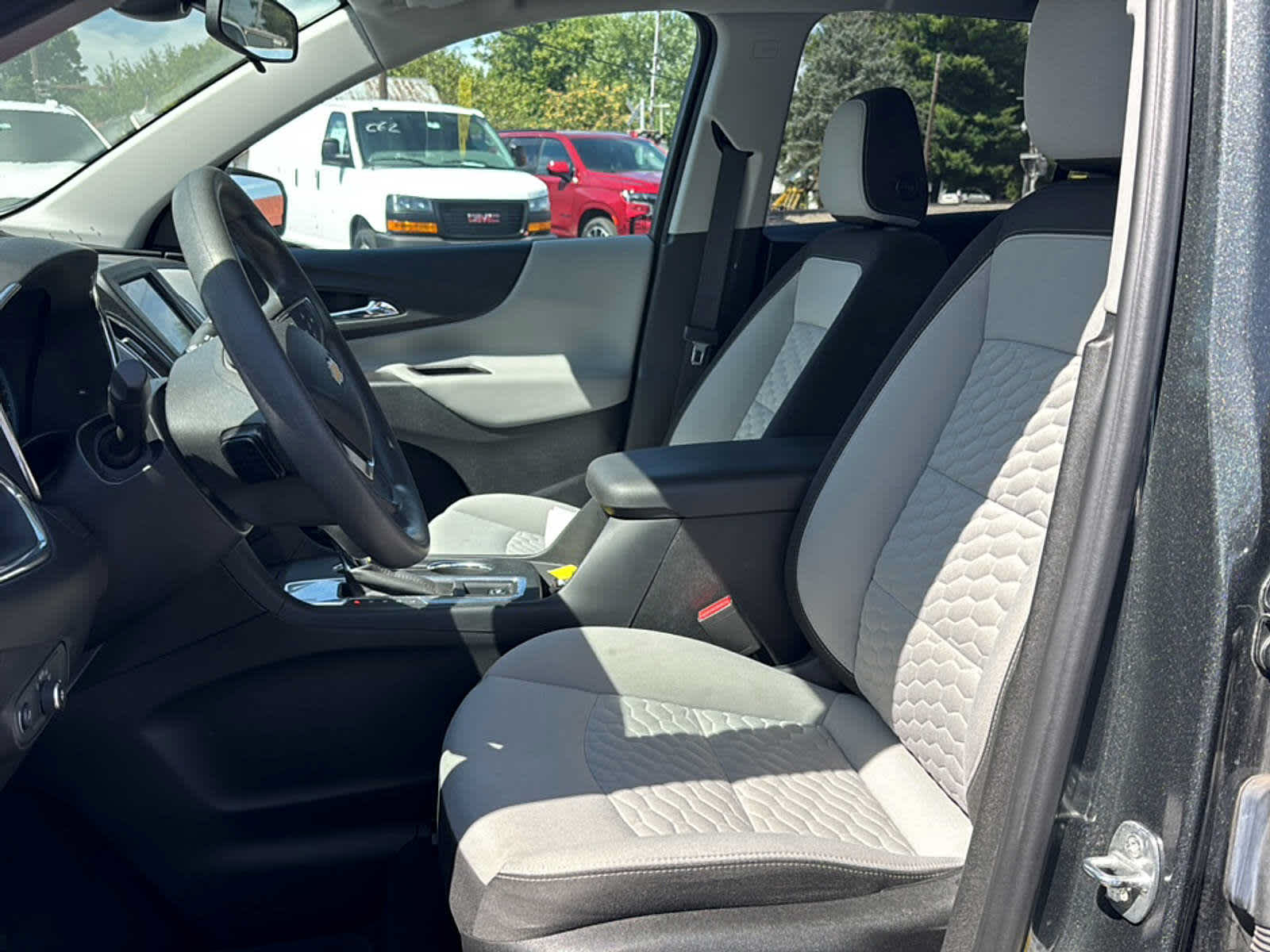 Used 2020 Chevrolet Equinox LS w/ LS Convenience Package FWD image 6