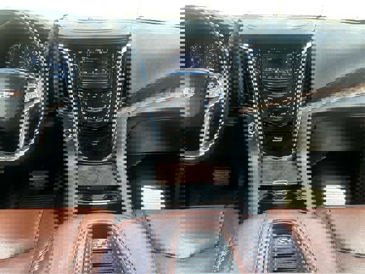 Used 2018 Cadillac Escalade Luxury image 19