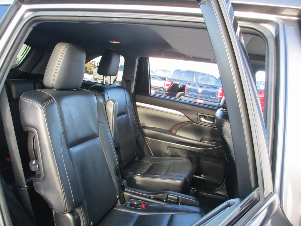 Used 2016 Toyota Highlander XLE image 20