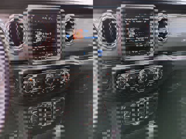 Used 2022 Jeep Wrangler Unlimited Sahara w/ Cold Weather Group image 27