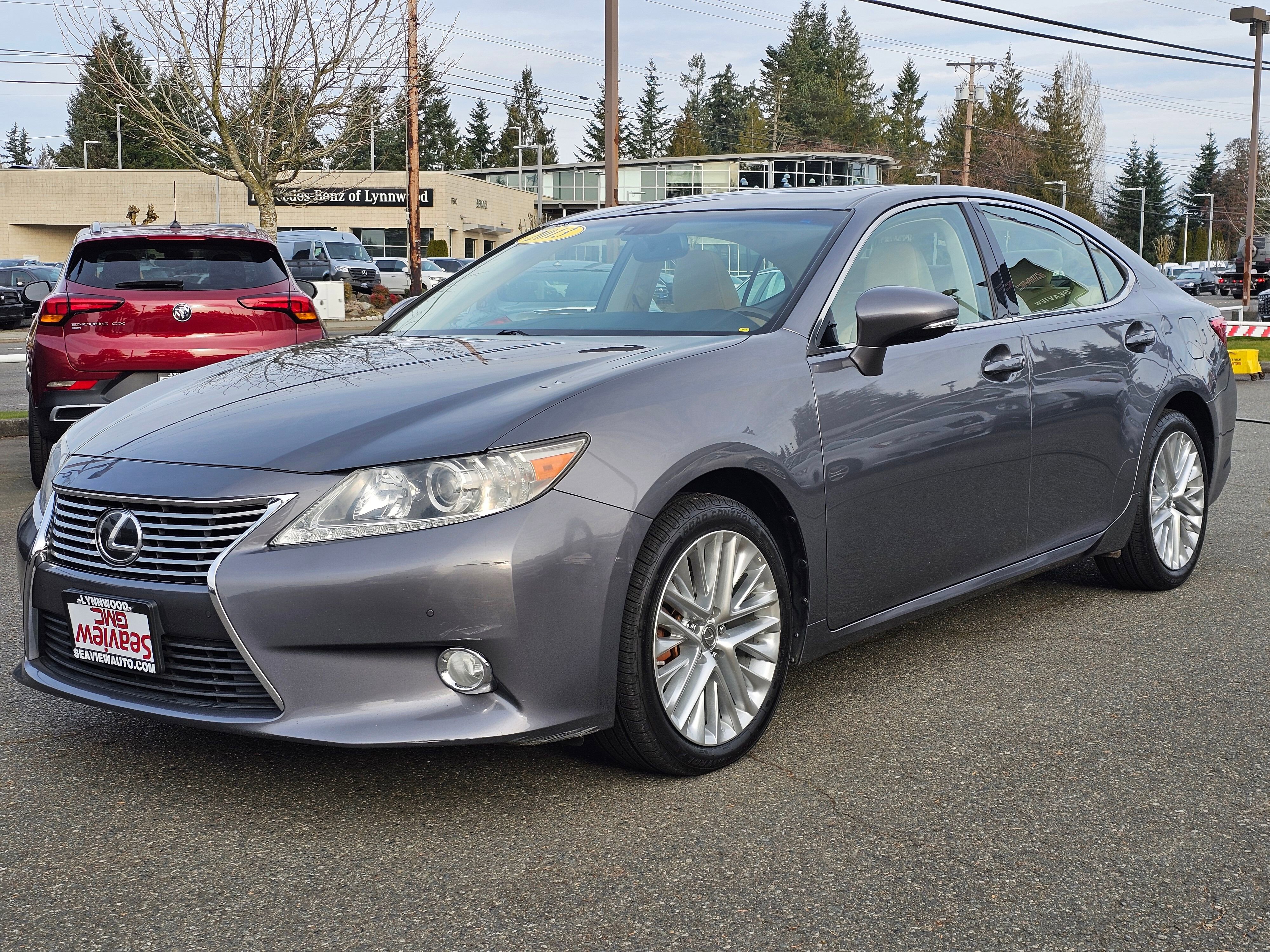 Used 2013 Lexus ES 350 4dr Sdn image 3