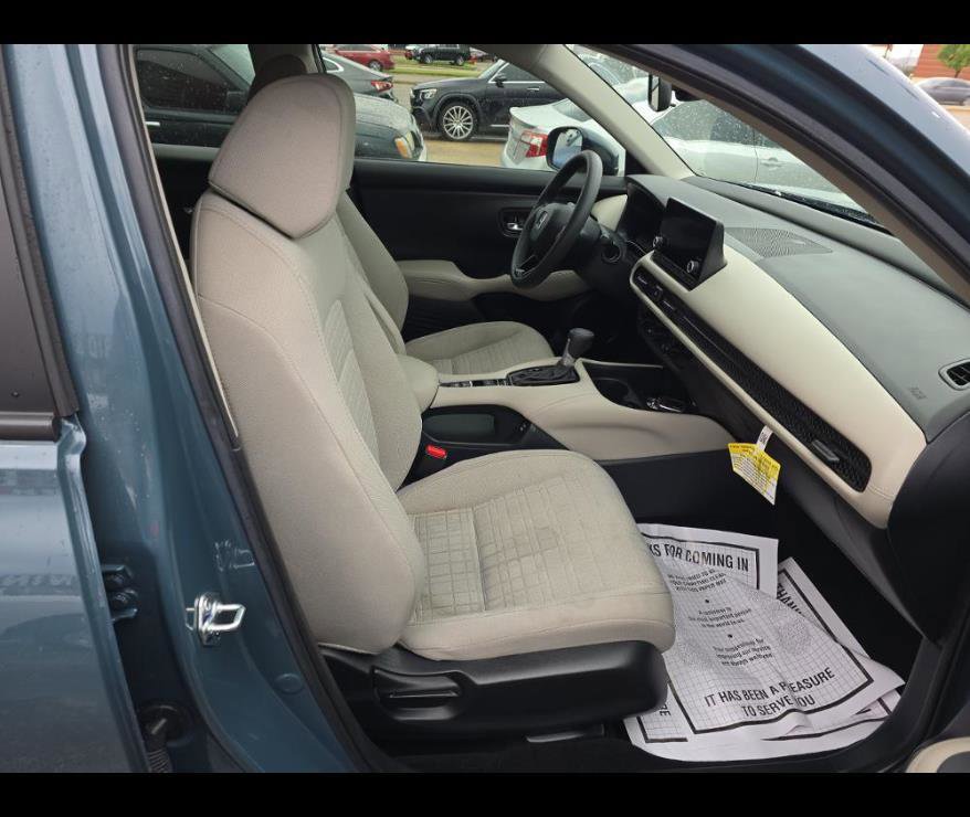 Used 2025 Honda HR-V LX image 5