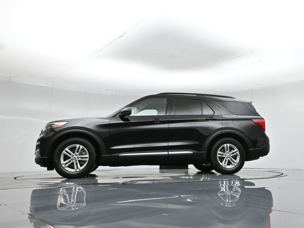 Used 2022 Ford Explorer XLT w/ Equipment Group 202A image 7