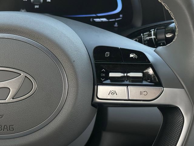 Used 2025 Hyundai Elantra Sport image 13