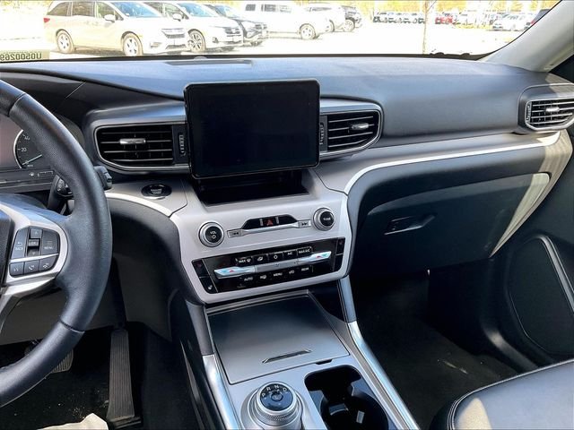 Used 2023 Ford Explorer XLT w/ Equipment Group 202A AWD/4WD image 19