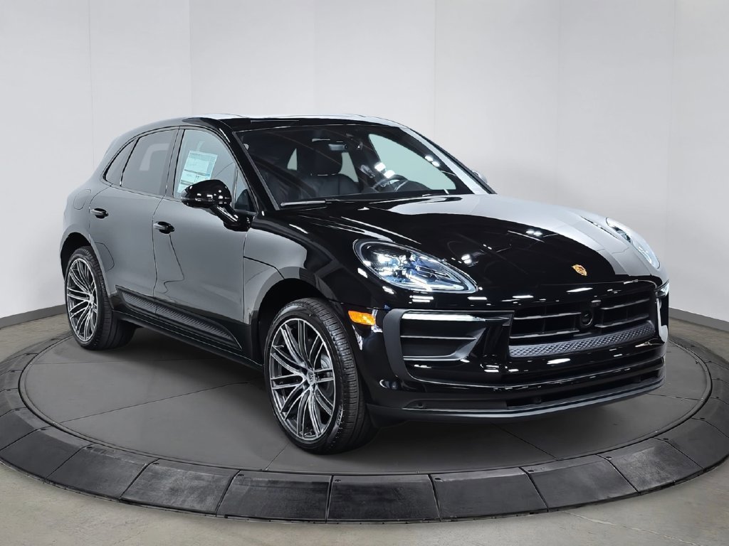 Certified 2026 Porsche Macan AWD/4WD image 9