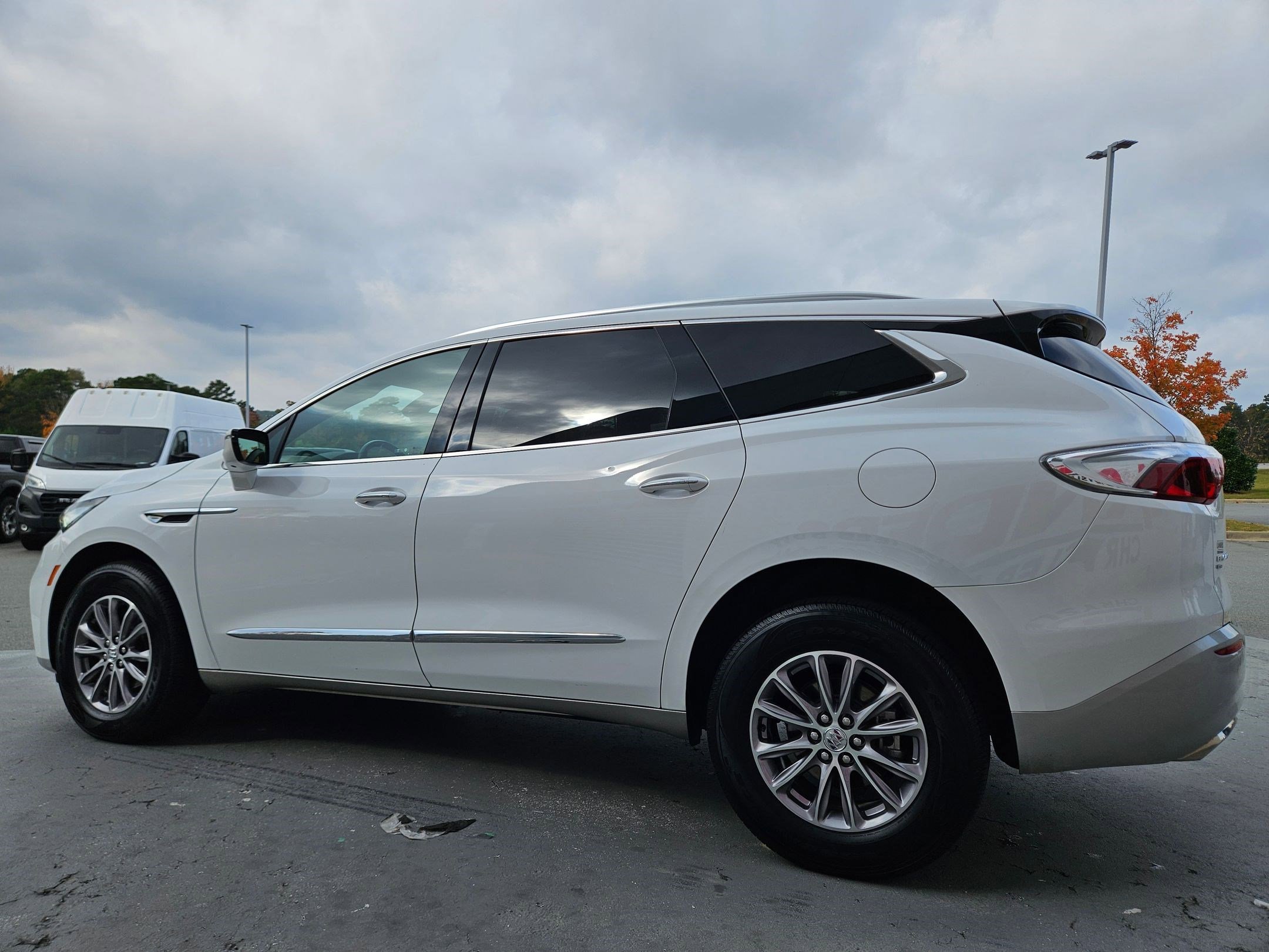 Used 2024 Buick Enclave Premium image 5