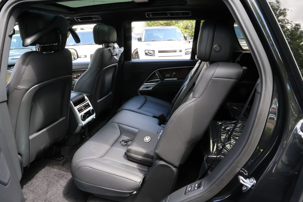 New 2026 Land Rover Range Rover Long Wheelbase SE AWD/4WD image 13