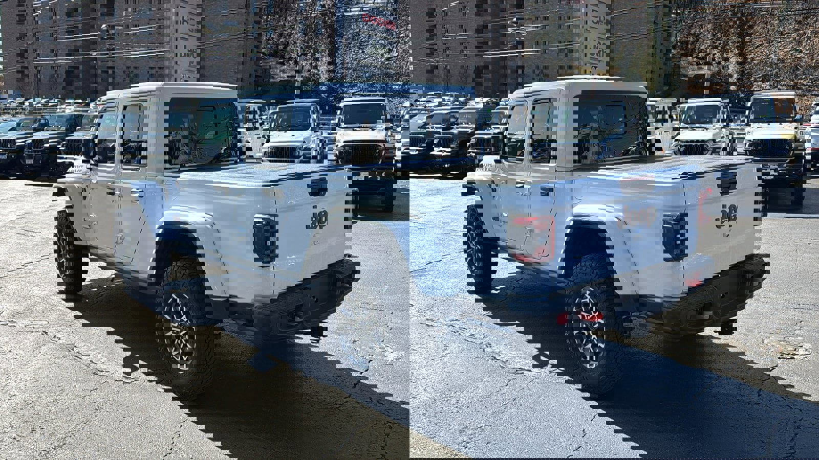 Certified 2024 Jeep Gladiator Mojave image 9