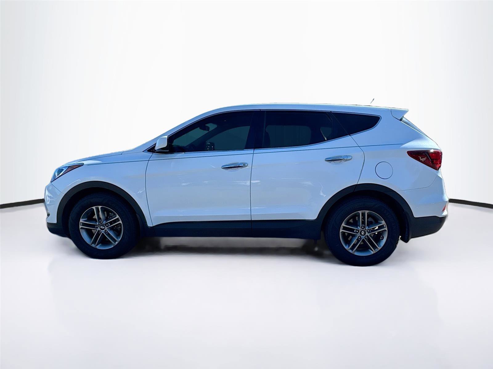 Used 2018 Hyundai Santa Fe Sport w/ Cargo Package image 4