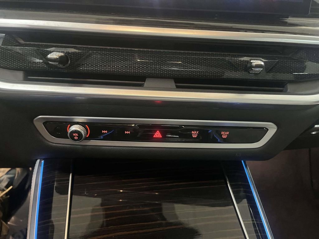 Used 2024 BMW X5 xDrive50e image 21