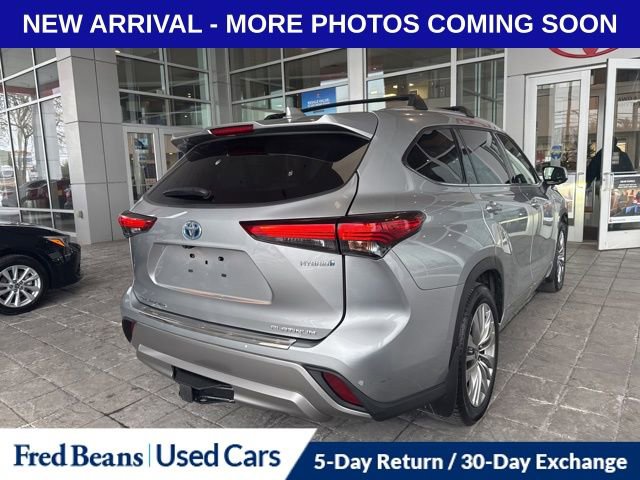 Used 2023 Toyota Highlander Platinum image 3