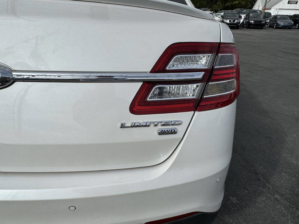 Used 2015 Ford Taurus Limited w/ Equipment Group 301A image 5