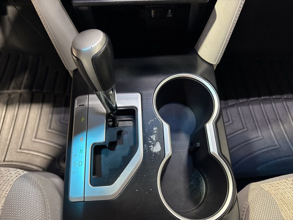 Used 2014 Toyota Camry LE FWD image 19