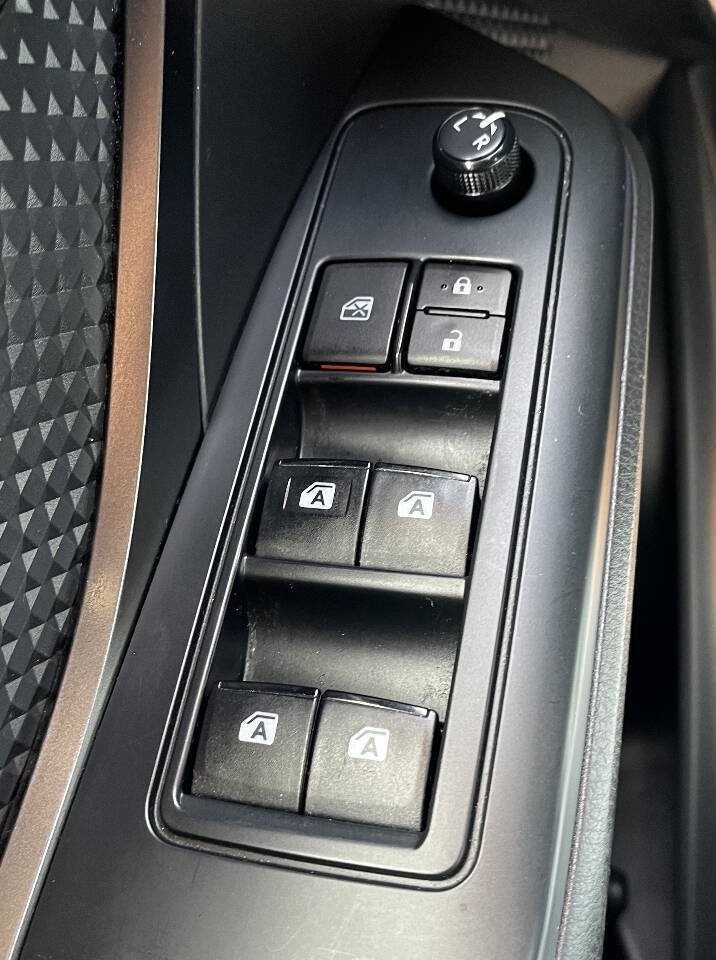 Used 2019 Toyota C-HR LE FWD image 23