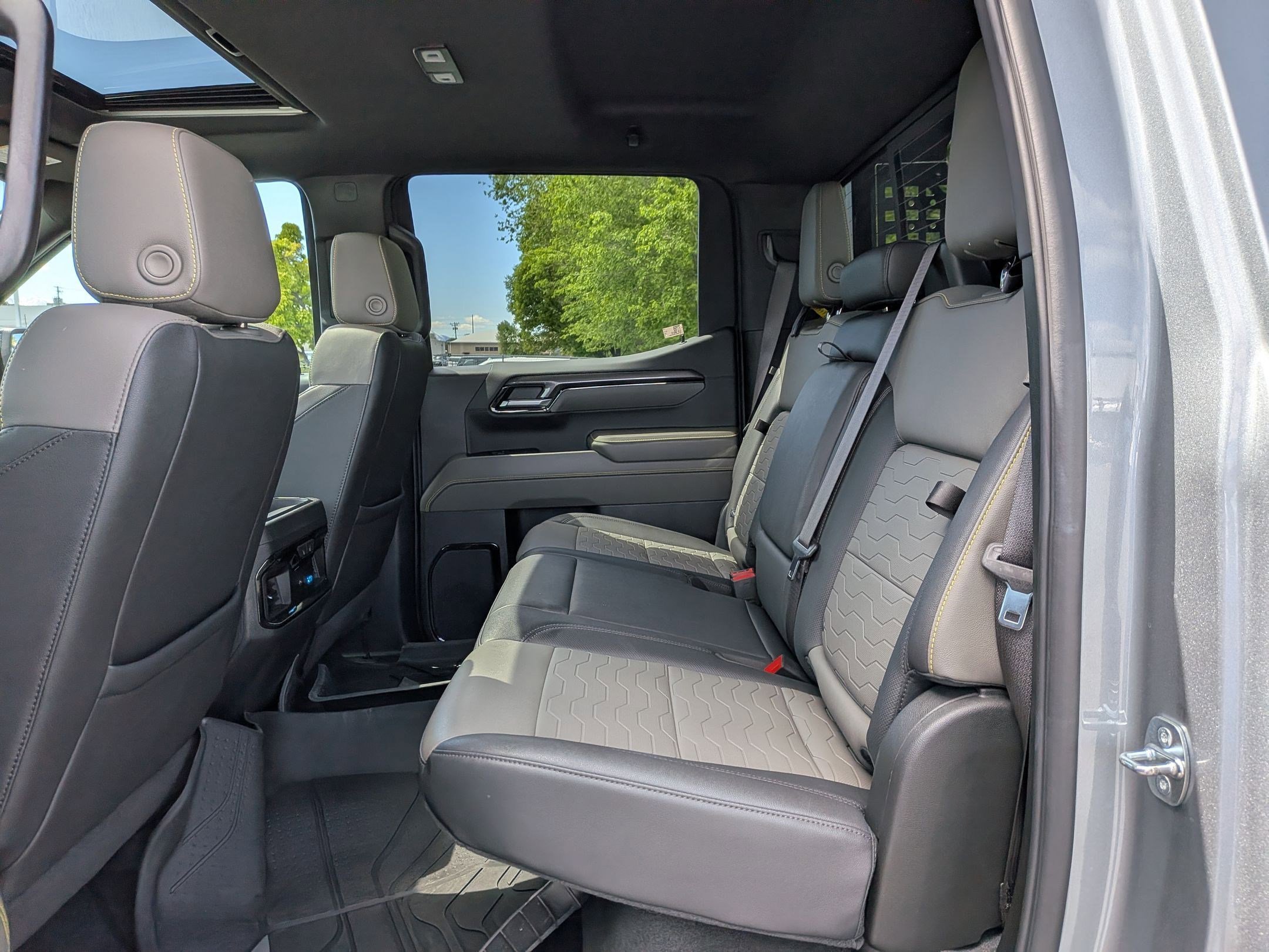 Used 2023 Chevrolet Silverado 1500 ZR2 w/ Technology Package AWD/4WD image 26