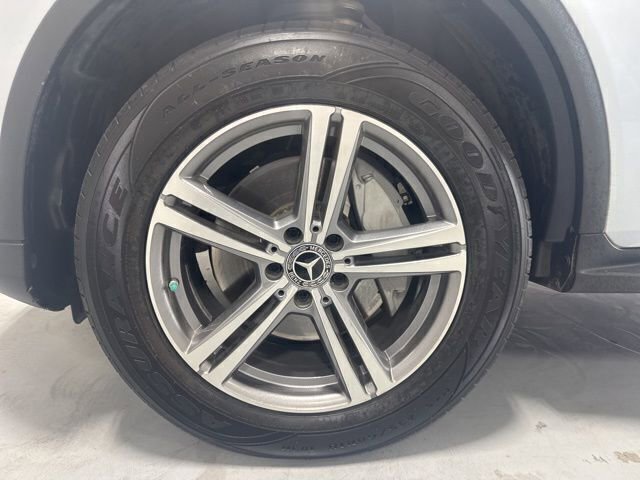 Used 2021 Mercedes-Benz GLC 300 4MATIC image 2