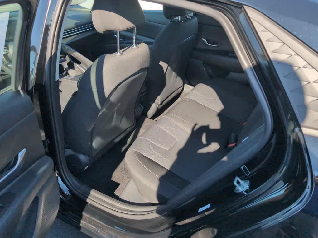 New 2026 Hyundai Elantra SE FWD image 19