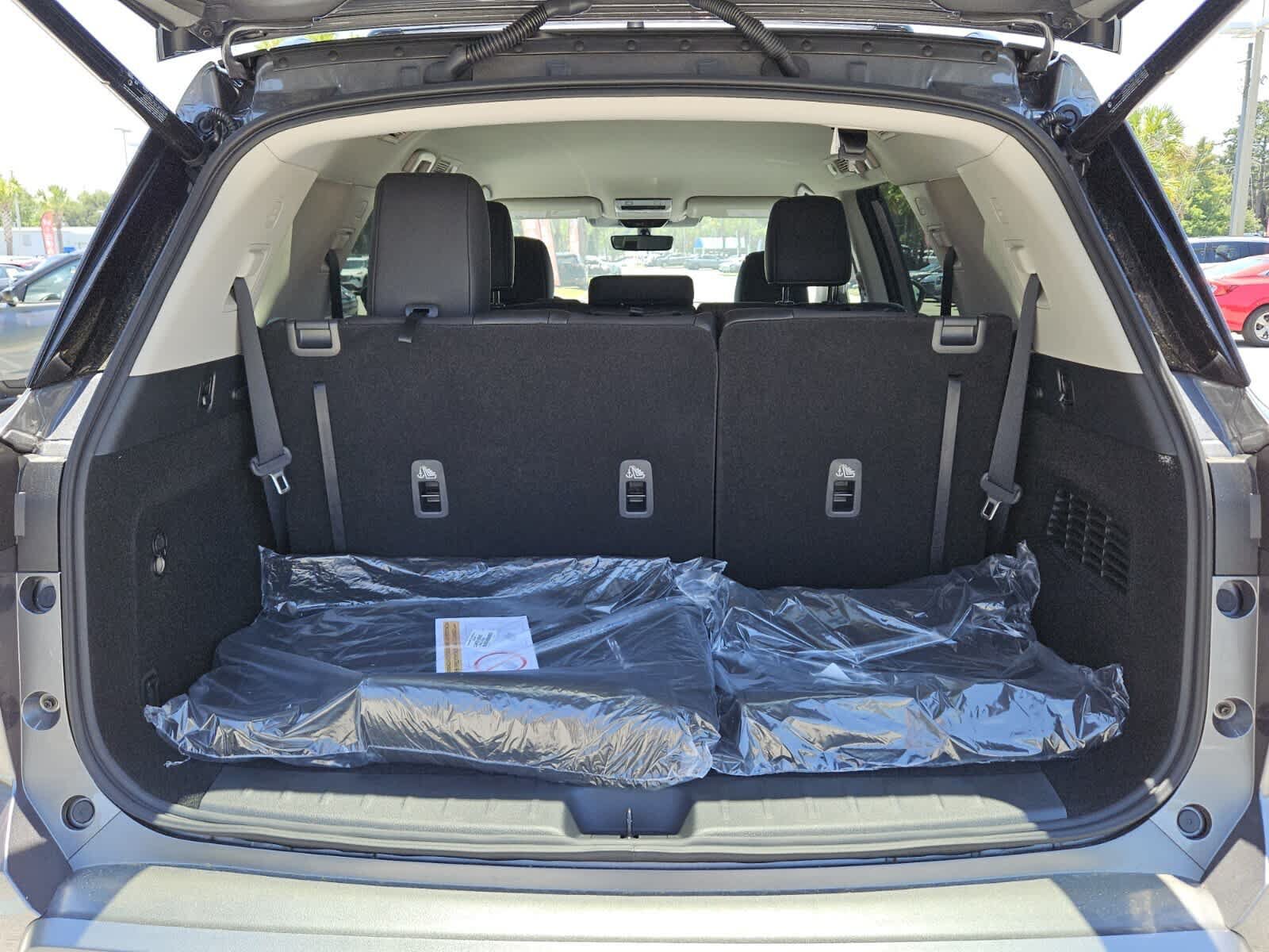 New 2026 Nissan Pathfinder SL FWD image 6