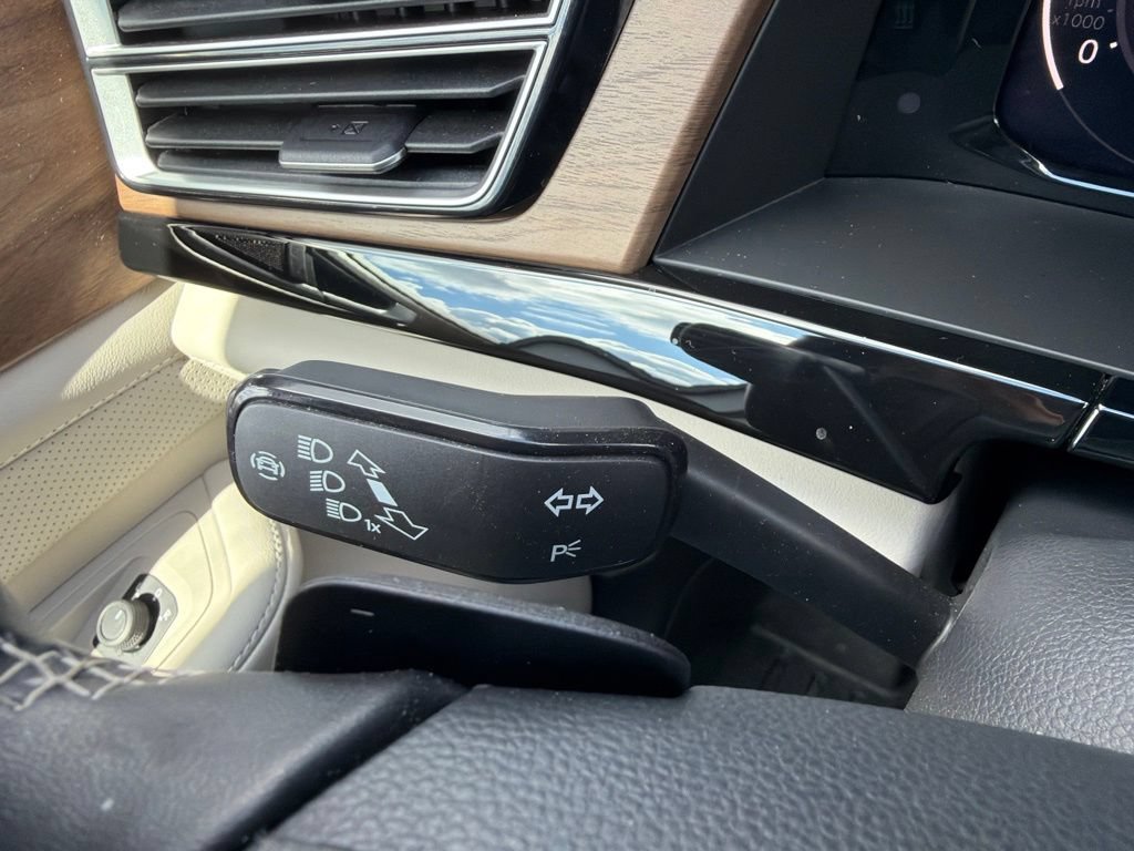 Used 2025 Volkswagen Atlas SE AWD/4WD image 23
