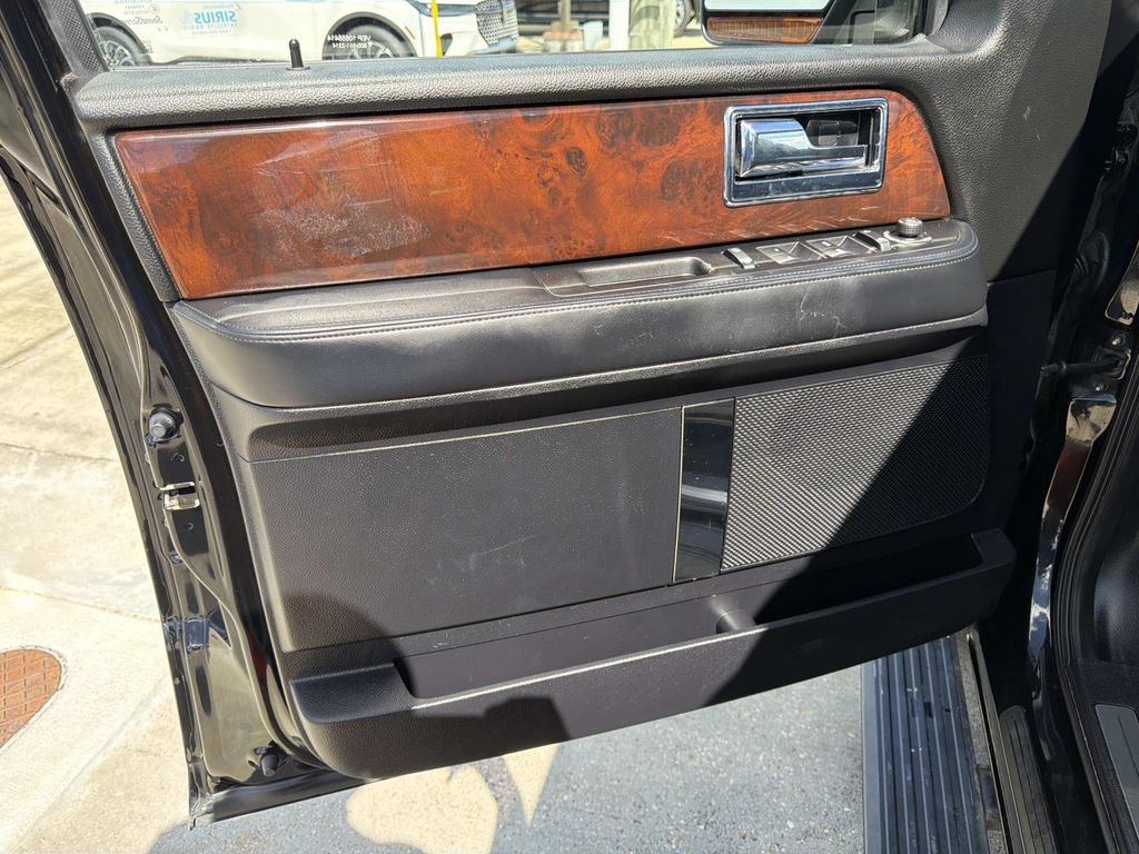 Used 2017 Lincoln Navigator Select RWD image 20