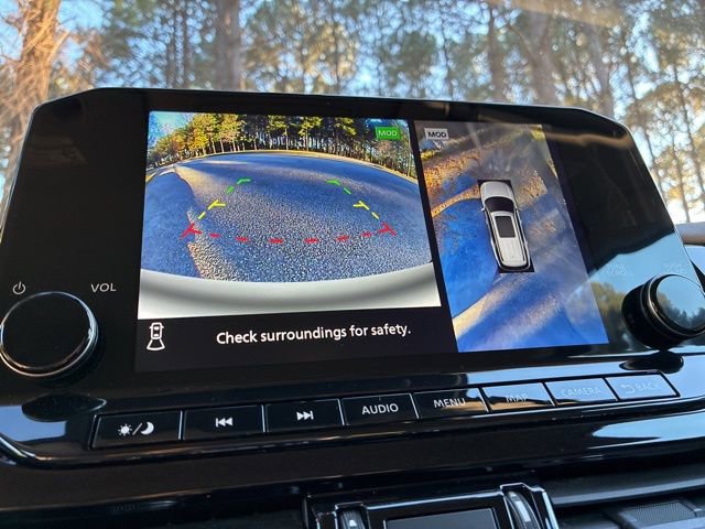 Used 2023 Nissan Pathfinder SL image 32