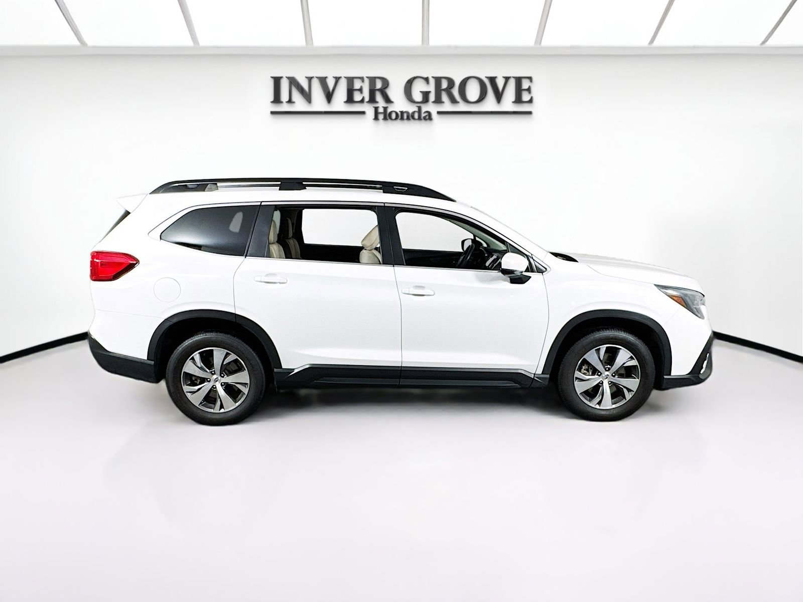 Used 2024 Subaru Ascent Premium w/ Convenience Package AWD/4WD image 4