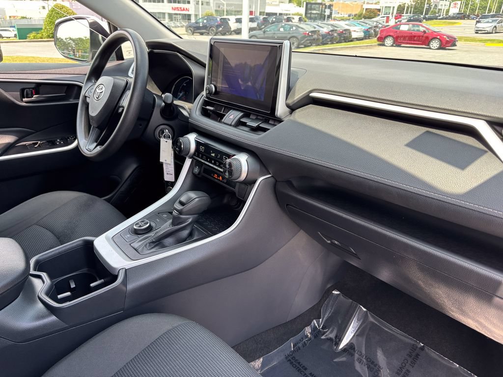 Used 2025 Toyota RAV4 LE AWD/4WD image 34