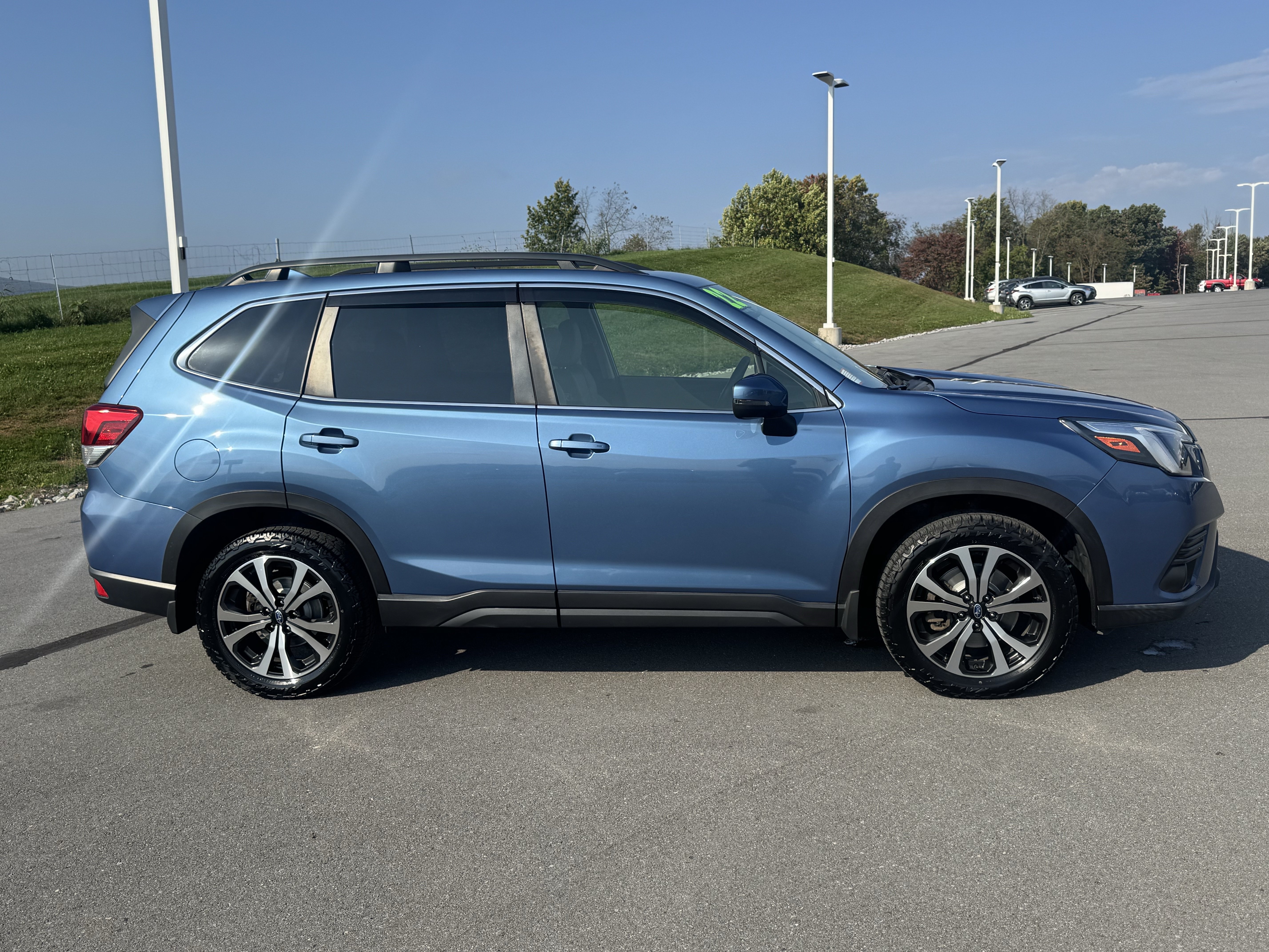 Used 2022 Subaru Forester Limited AWD/4WD image 2