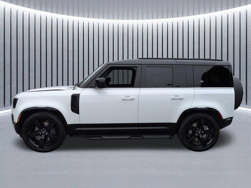 Used 2024 Land Rover Defender 110 X-Dynamic SE image 8