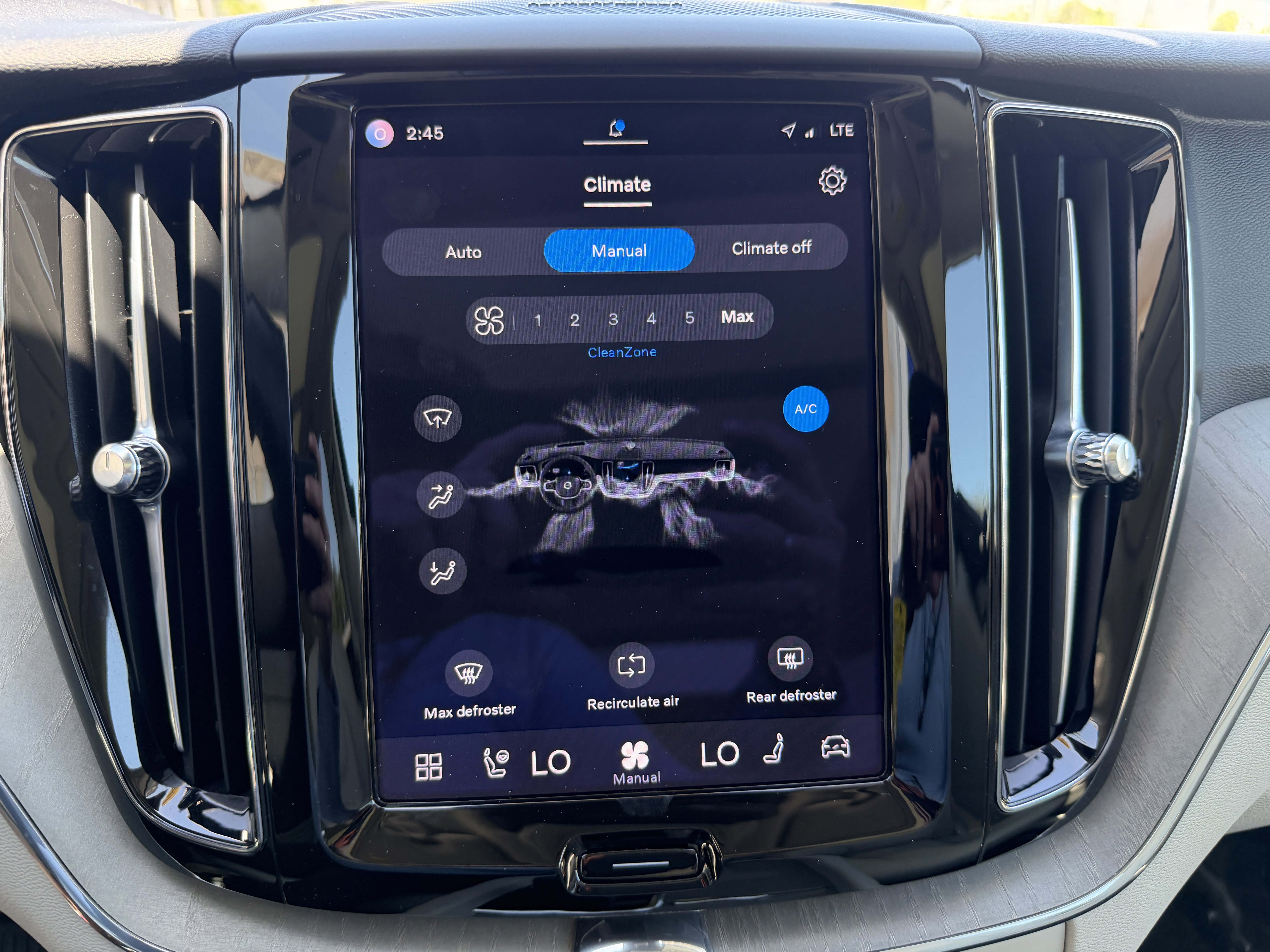 Certified 2023 Volvo XC60 B5 Plus w/ Climate Package FWD image 24